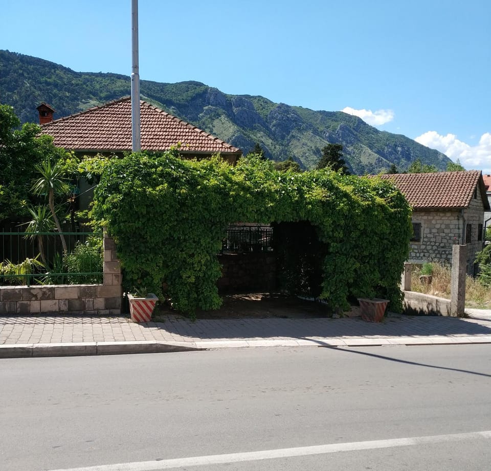 Facade/entrance, Area and facilities
