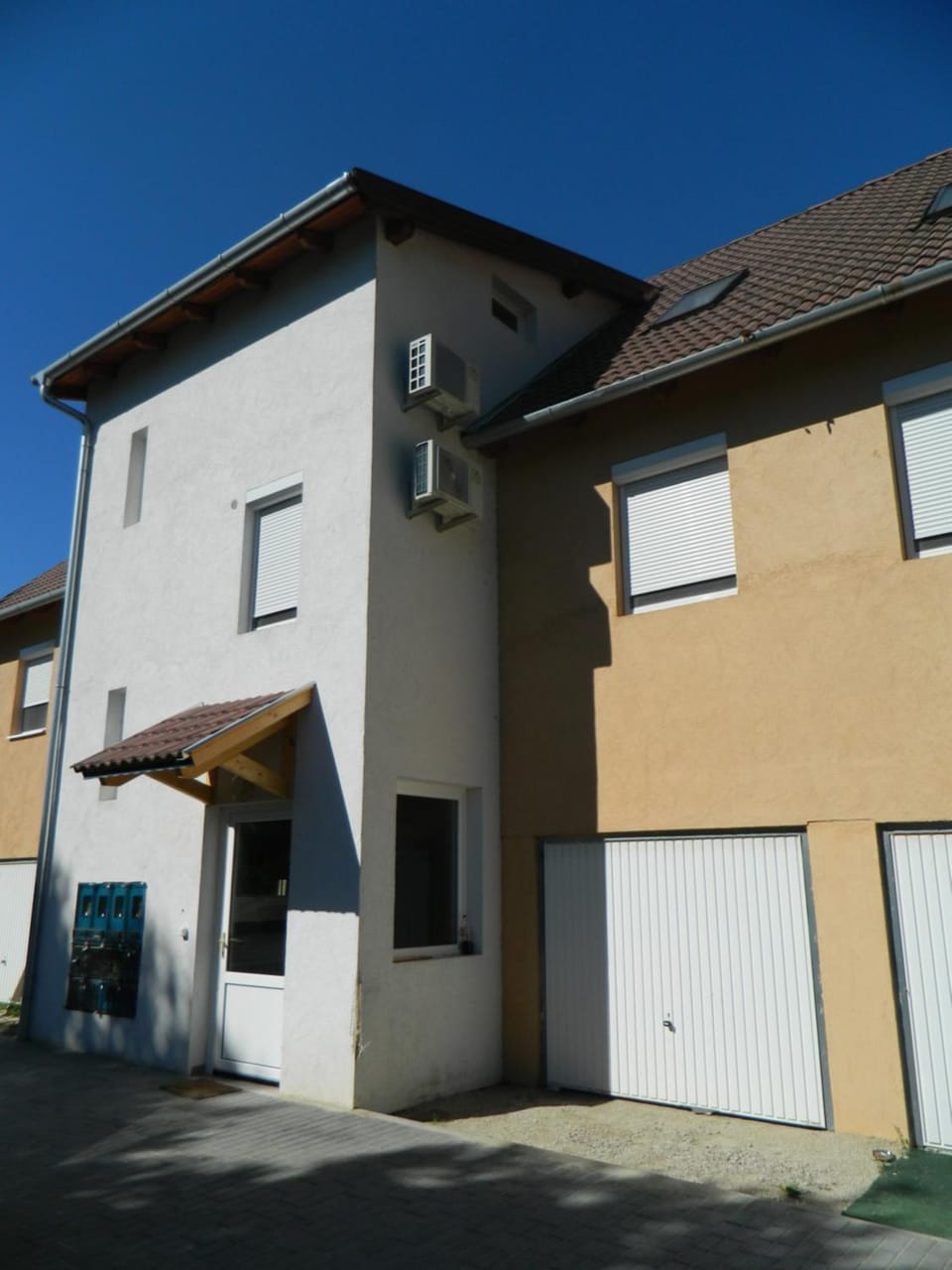 Facade/entrance