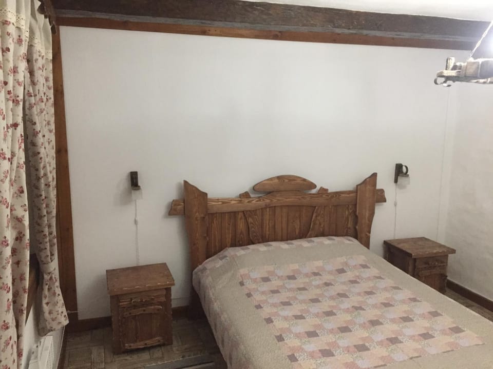 Photo of the whole room, Decorative detail, Bedroom