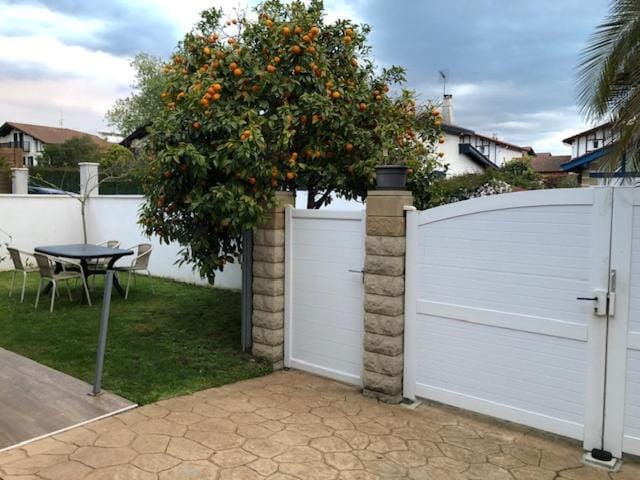 LES HIRONDELLES 2KM DE LA PLAGE-JARDIN-WiFi-PARKING-DRAPS ET SERVIETTES House in Hendaye