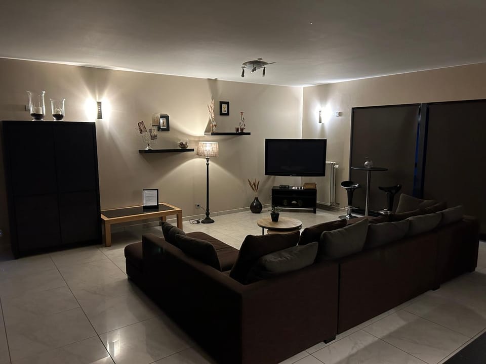 TV and multimedia, Seating area