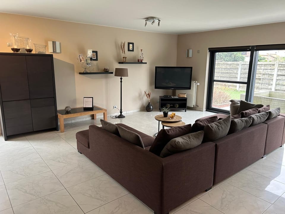 TV and multimedia, Seating area