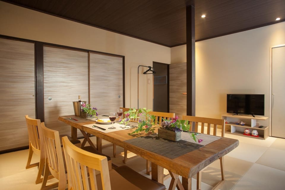 Living room, Dining area