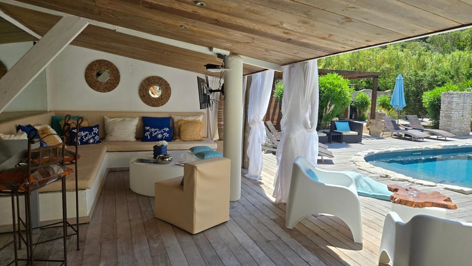 Seating area