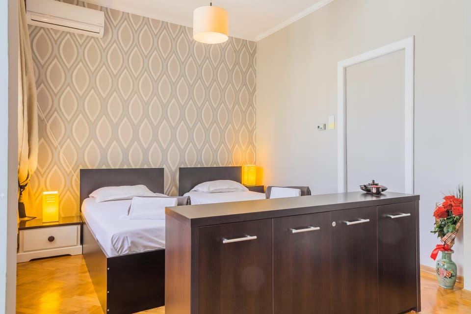 Property building, Bed, Decorative detail, Bedroom