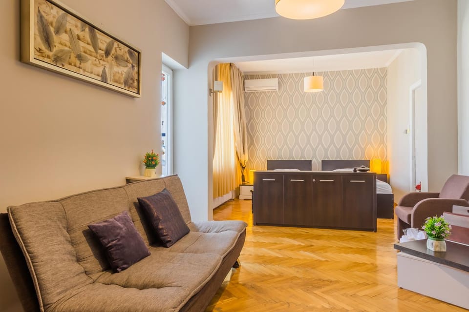 Property building, Bed, Living room, Bedroom