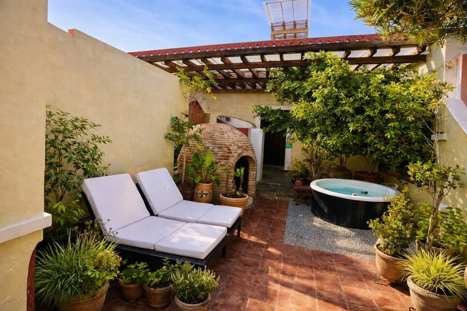 Day, Garden, Seating area, Swimming pool