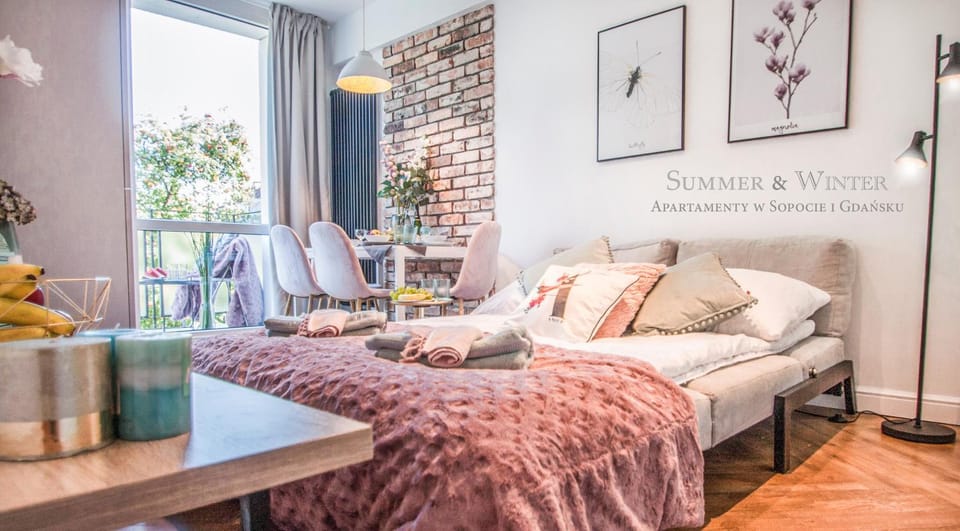 SummerWinter - Luxury Pure Old Town Trees View Apartment, 2 Bedrooms Apartment in Gdansk