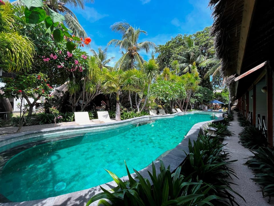 Pool view, Swimming pool, sunbed