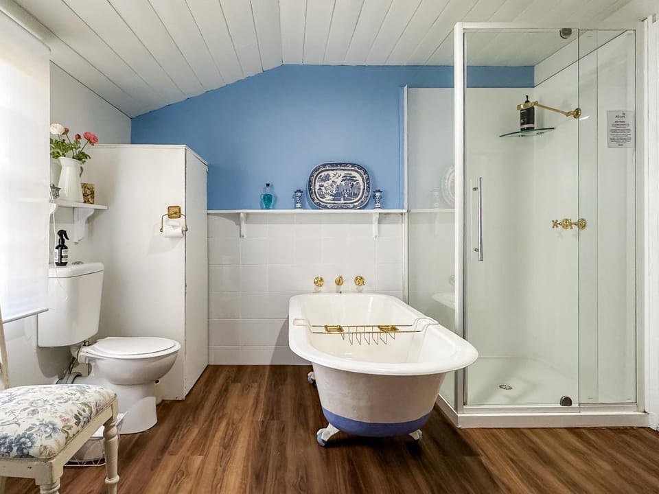 Shower, Toilet, Bathroom, Bath