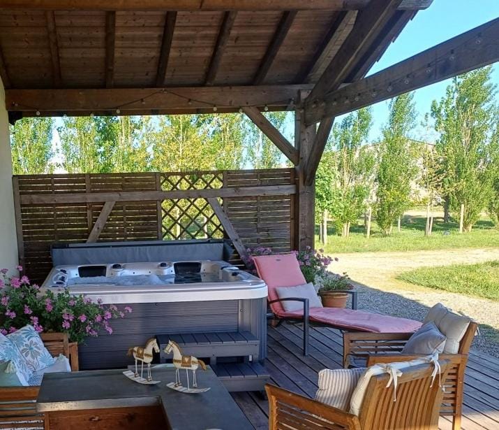 Hot Tub, Spa and wellness centre/facilities