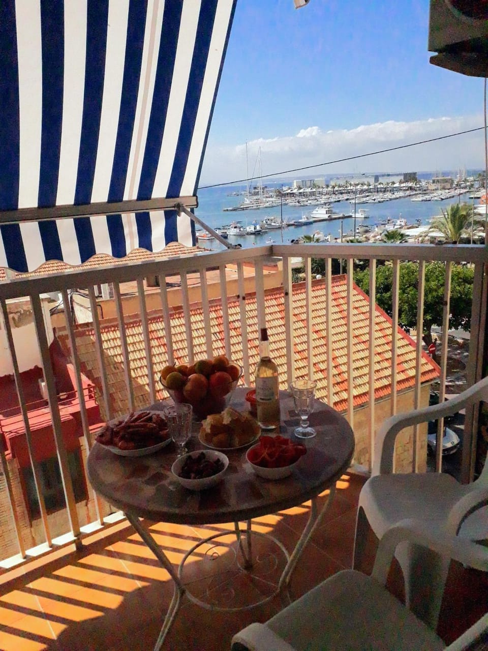 Day, Balcony/Terrace, Decorative detail, Autumn, On site, City view, Mountain view, Sea view