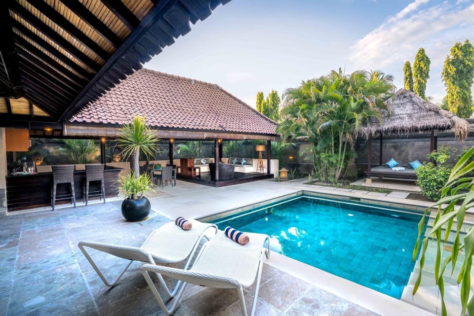 Seating area, Swimming pool, Swimming pool