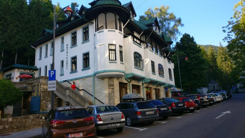Facade/entrance, Balcony/Terrace, On site