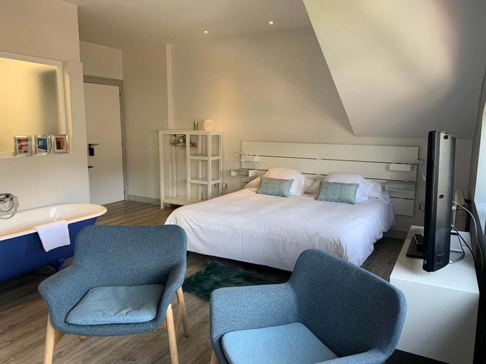Bed, Photo of the whole room