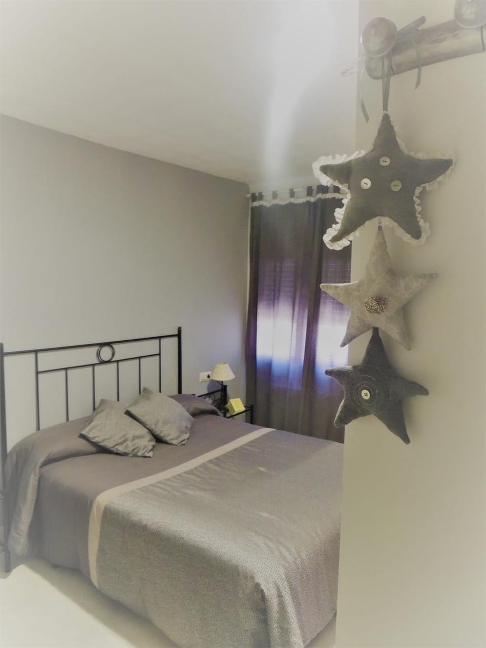 Photo of the whole room, Decorative detail