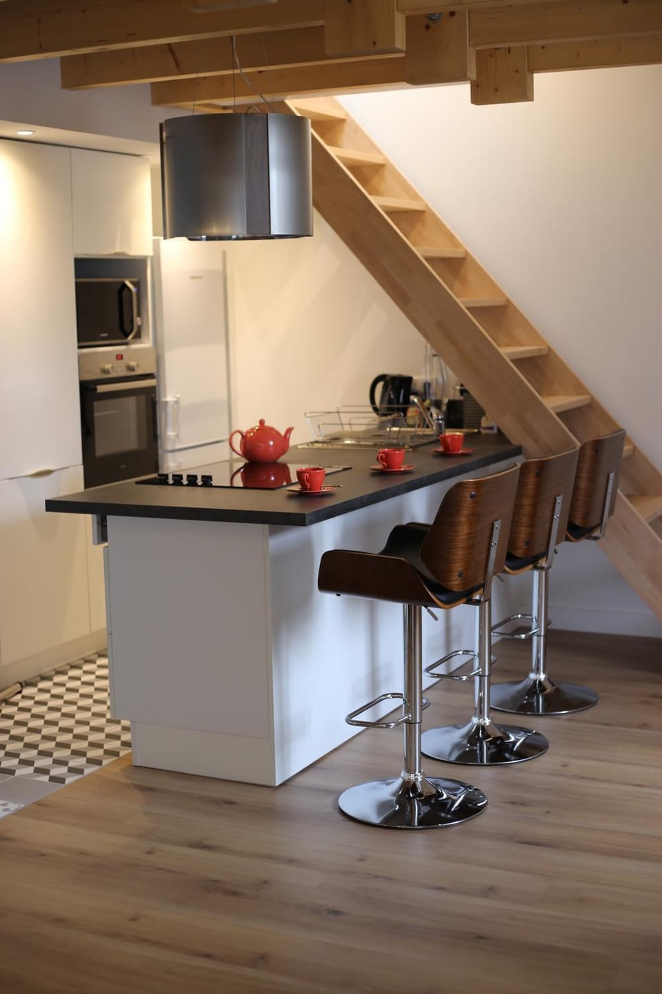 Dining area, stove, toaster