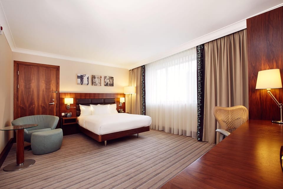 Bed, Living room, Photo of the whole room, Bedroom