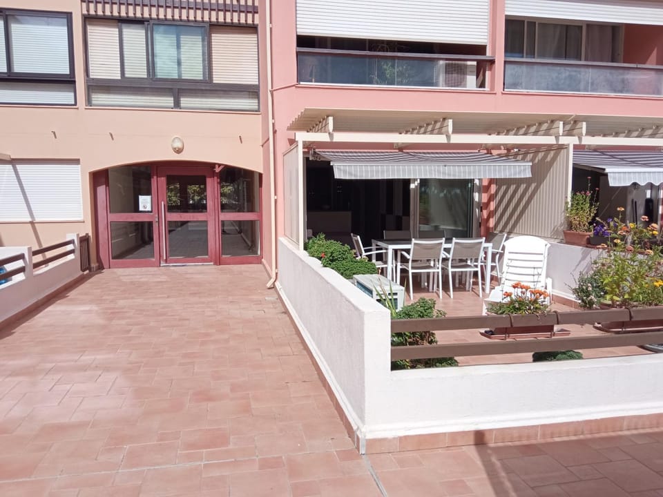Property building, Balcony/Terrace, Floor plan