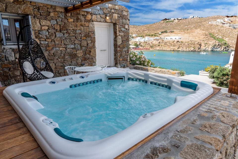 Etesians Suites & Villas Bed and Breakfast in Mykonos, Mikonos 846 00, Greece