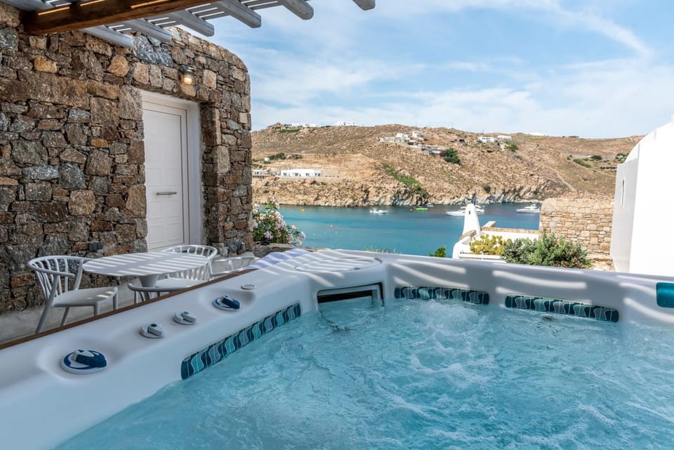 Etesians Suites & Villas Bed and Breakfast in Mykonos, Mikonos 846 00, Greece
