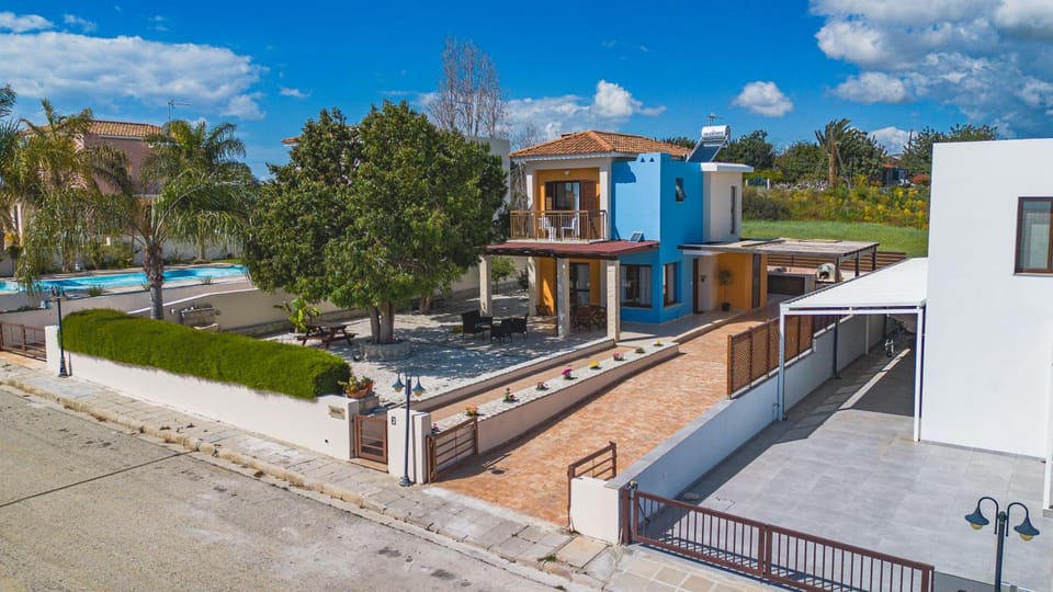 Property building, Street view