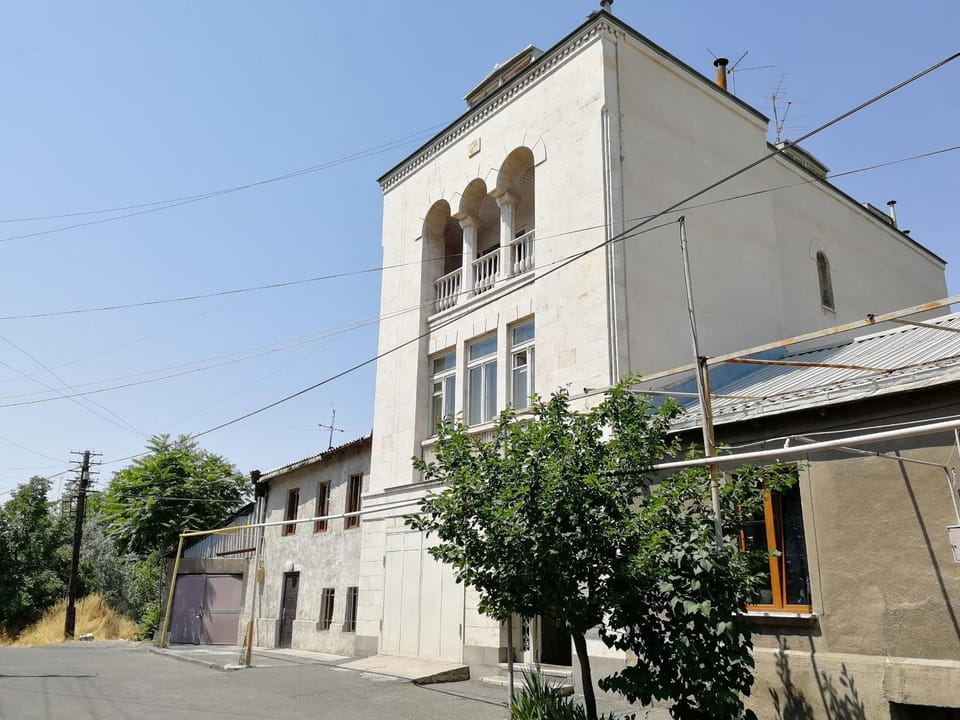 Property building, Facade/entrance, Day