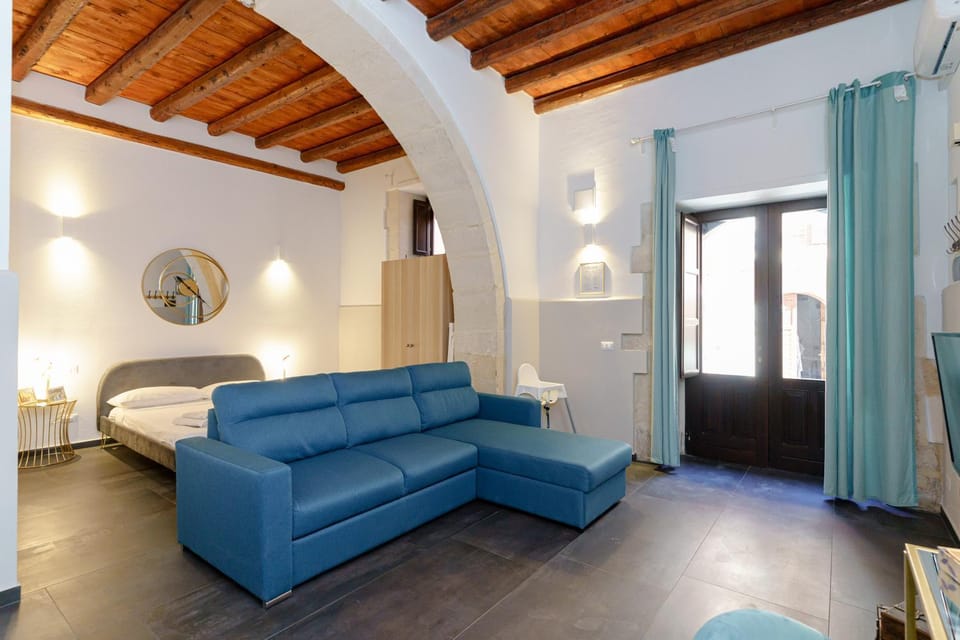 Bed, Living room