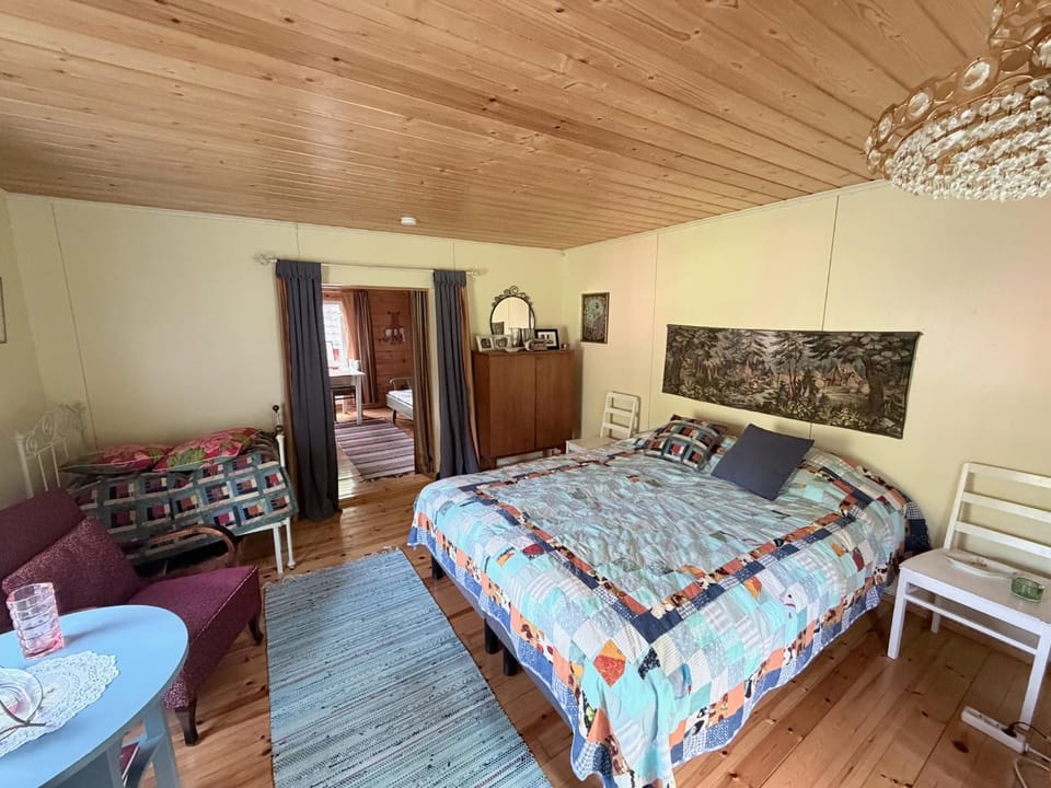 Bed, Photo of the whole room