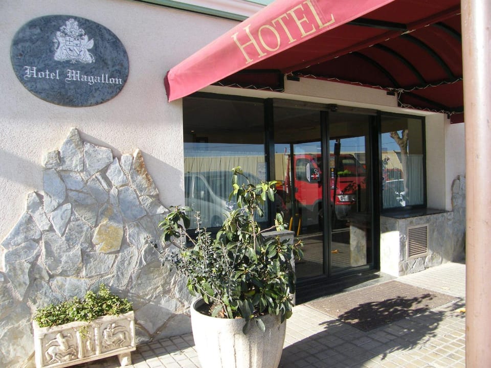 Facade/entrance