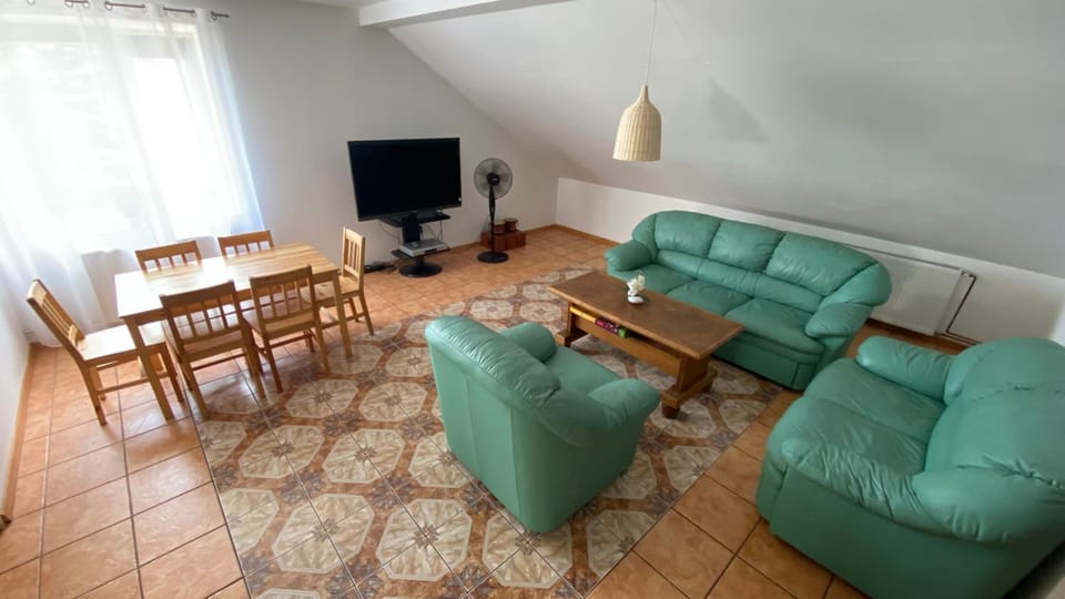 Apartament Pod Kasztanami - ZIELONY Apartment in West Pomeranian Voivodeship, Poland