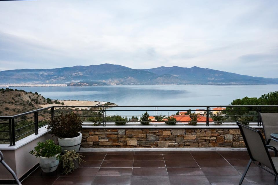 Mountain view, Sea view