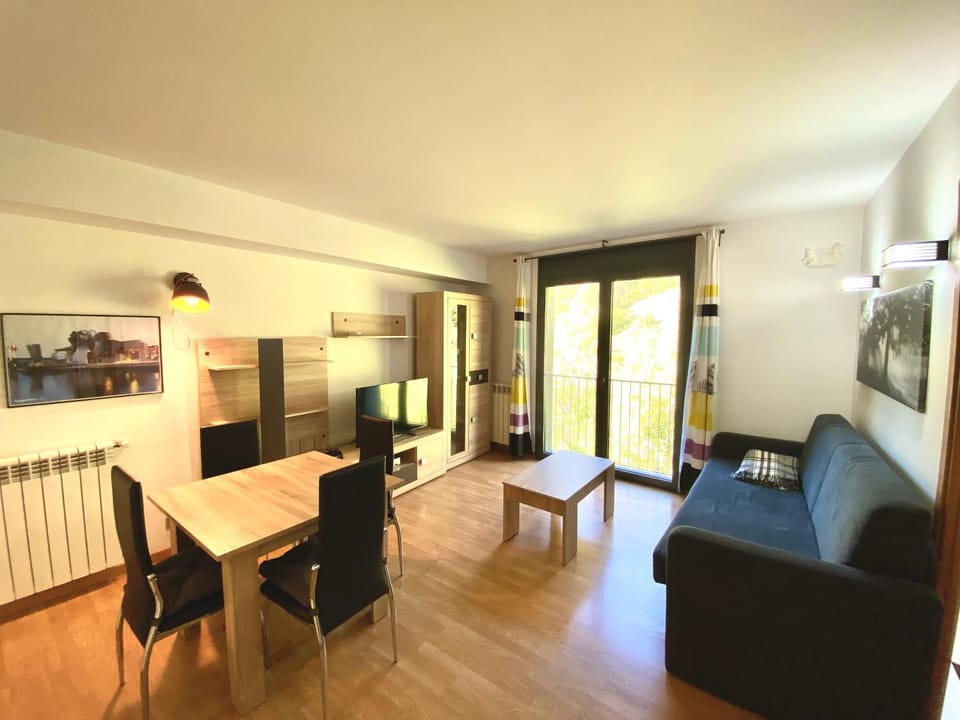 View (from property/room), View (from property/room), Living room, Dining area, Mountain view, Mountain view, Entertainment, Entertainment