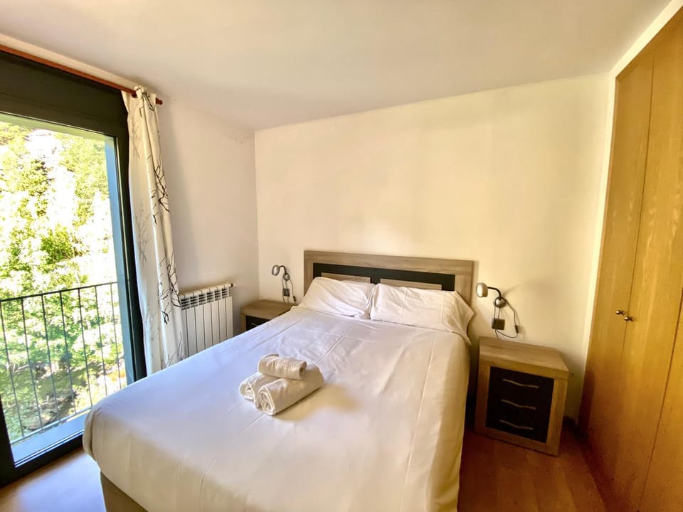 Bed, View (from property/room), View (from property/room), Bedroom, Mountain view, Mountain view, wardrobe