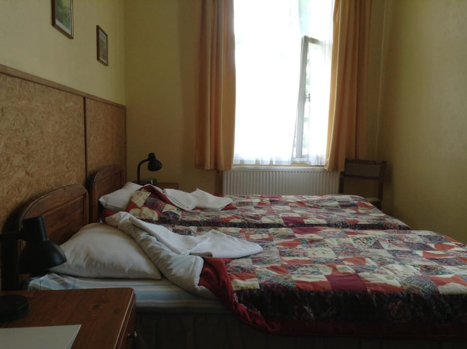 Day, Photo of the whole room