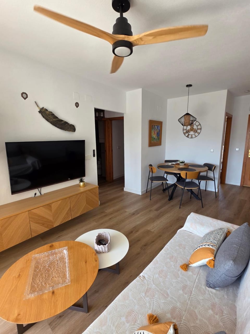 TV and multimedia, Living room, Dining area