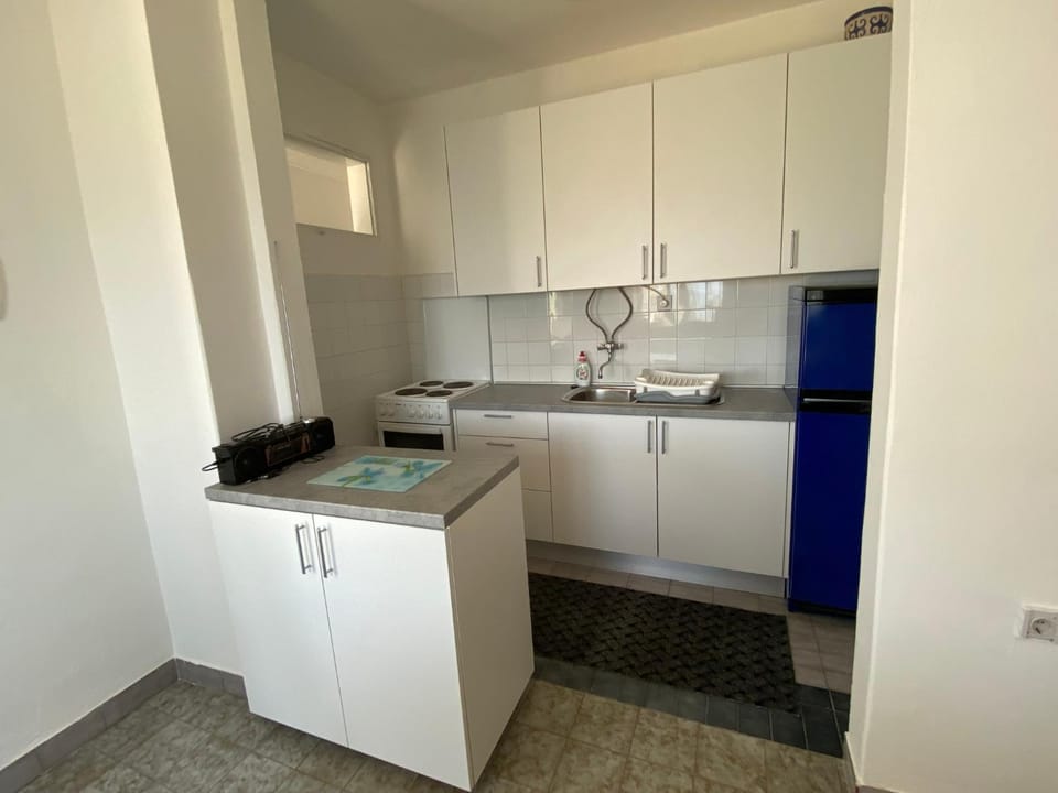 Kitchen or kitchenette, oven, stove