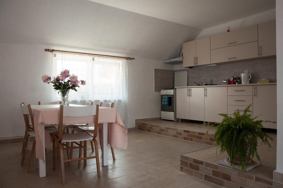 Dining area, minibar, stove