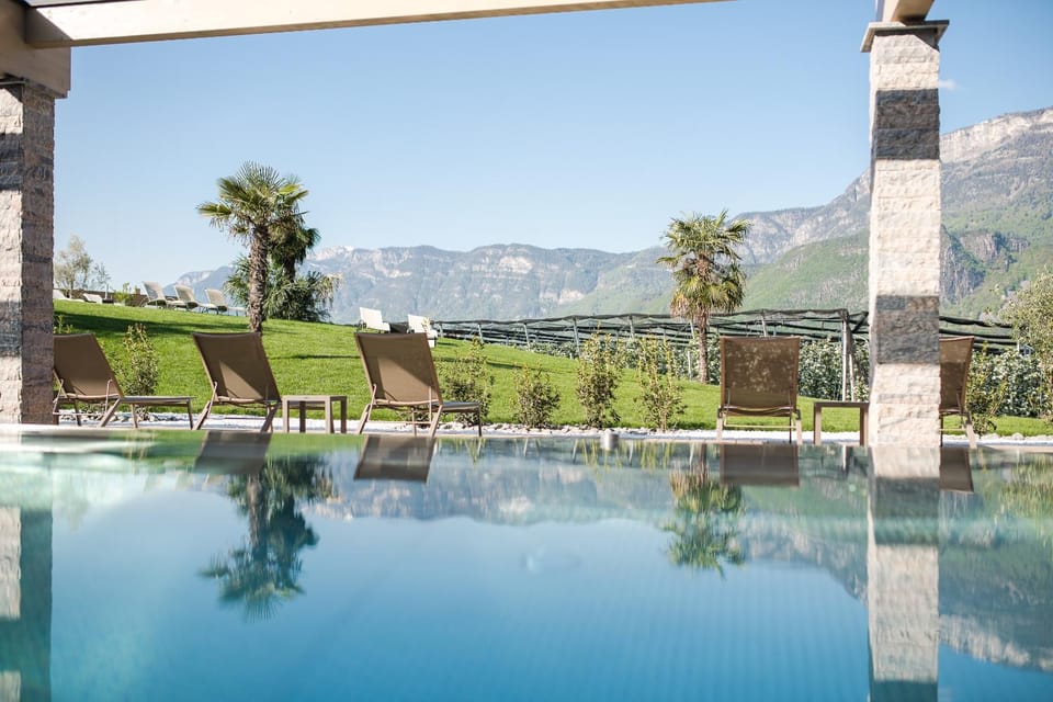 Hot Tub, Swimming pool