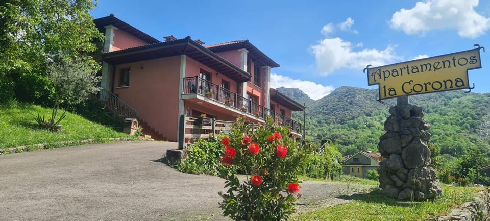 Facade/entrance, Parking