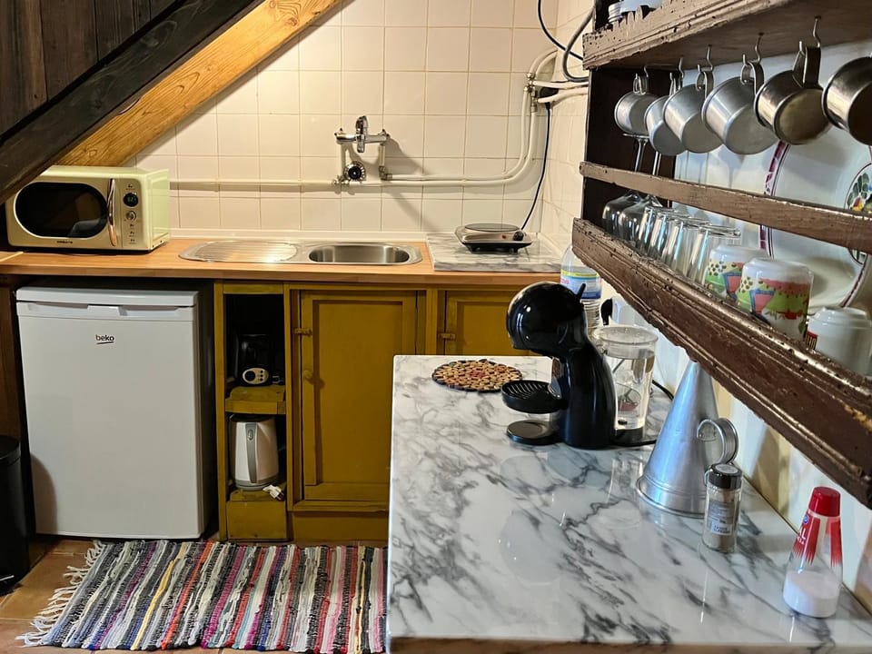 Coffee/tea facilities, stove, toaster, kitchen