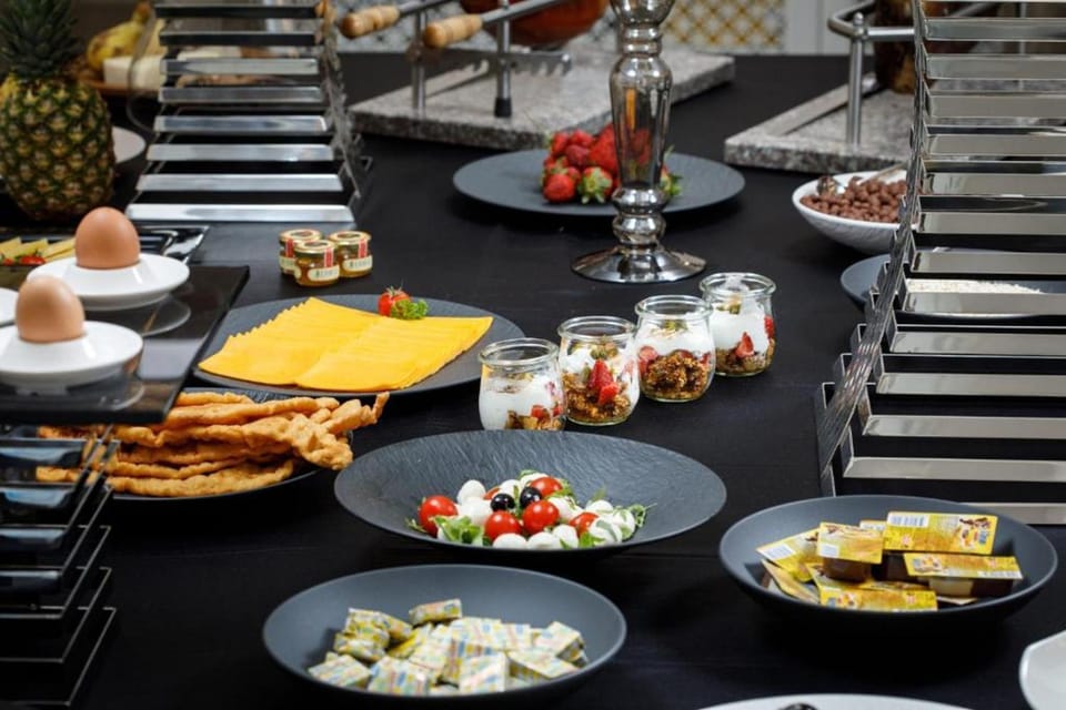 Food and drinks, Food, Breakfast, Continental breakfast, Buffet breakfast