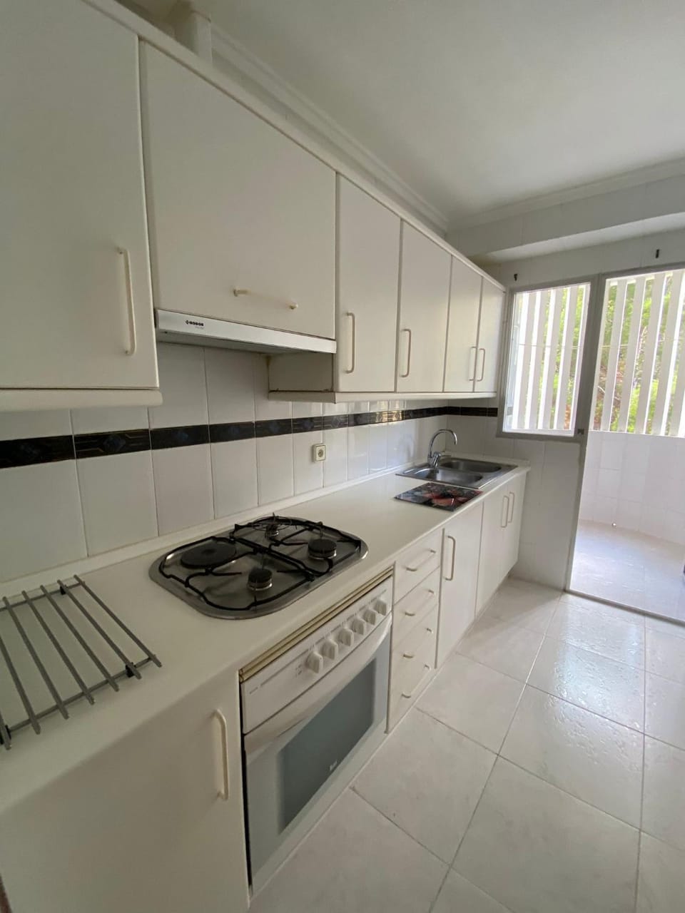 Kitchen or kitchenette, pet friendly, stove