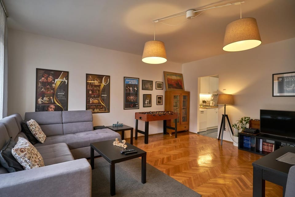 Communal lounge/ TV room, TV and multimedia, Living room, Seating area, Evening entertainment