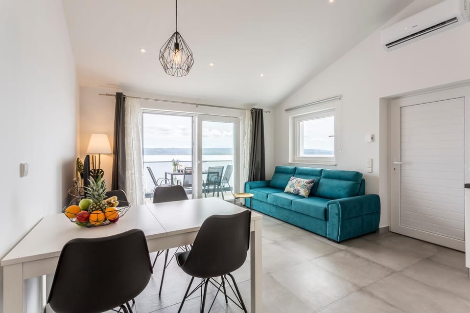 Communal lounge/ TV room, Living room, Seating area, Dining area, Mountain view, Sea view