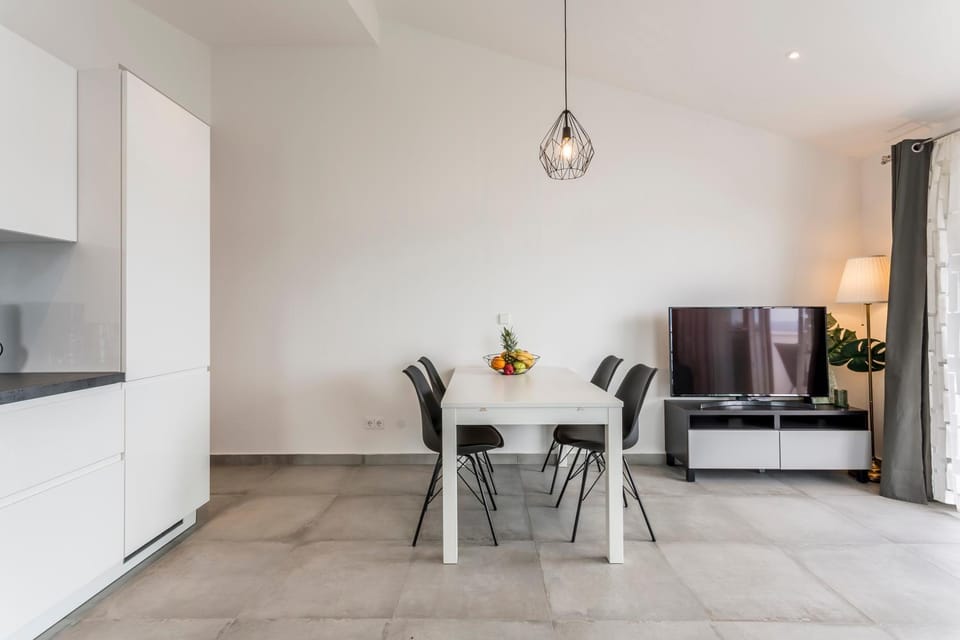 TV and multimedia, Dining area