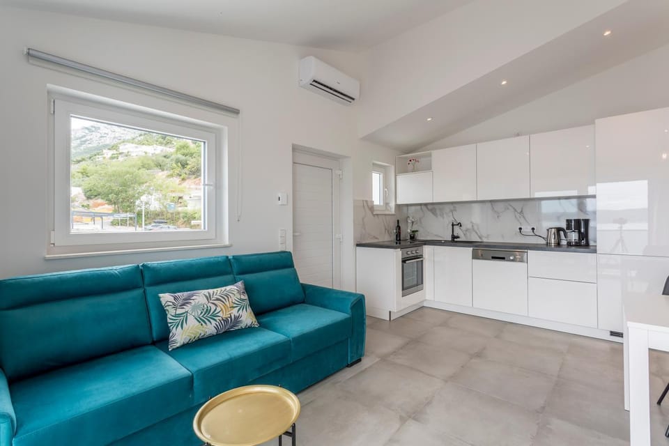 Kitchen or kitchenette, Living room, Seating area