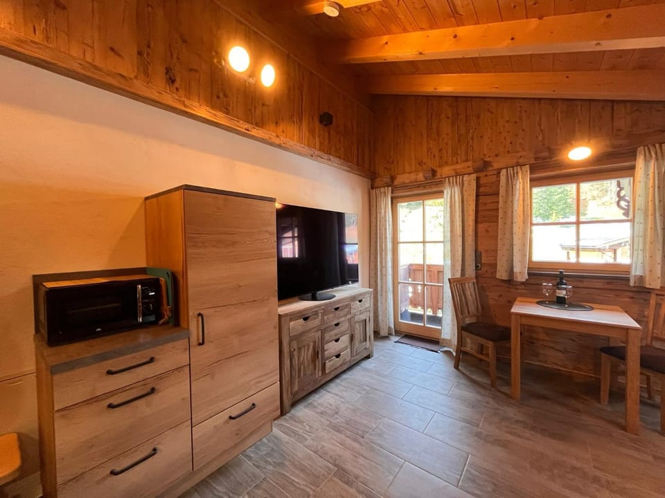TV and multimedia, Dining area