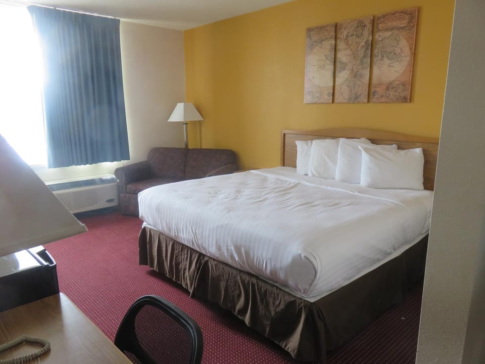 Baymont by Wyndham Fargo Hotel in Fargo
