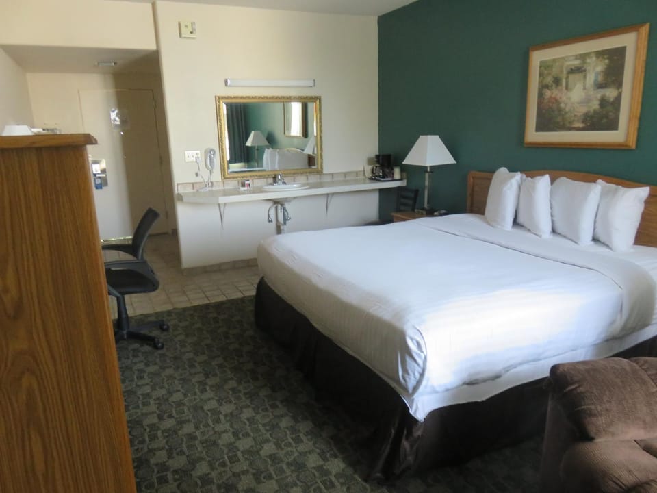 Baymont by Wyndham Fargo Hotel in Fargo